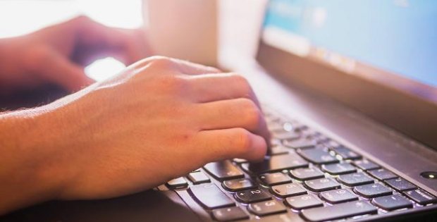 Türkiye internet için günde 7 saatini harcıyor